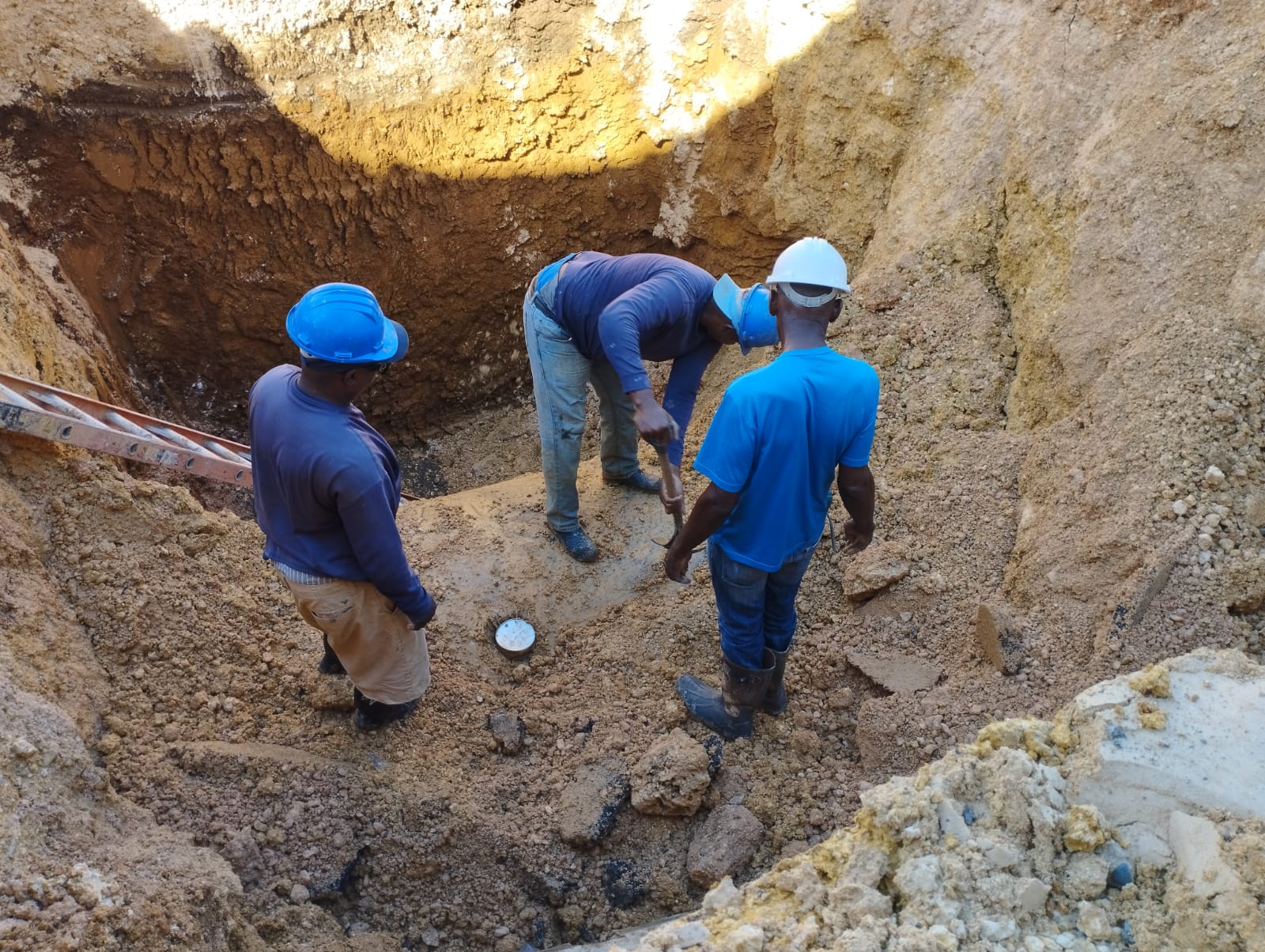 Caasd corrige avería en acueducto de Santo Domingo Este