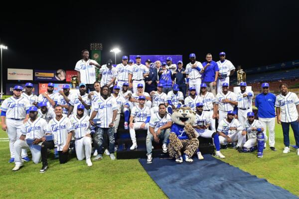 Los Tigres del Licey entrega anillos de campeones