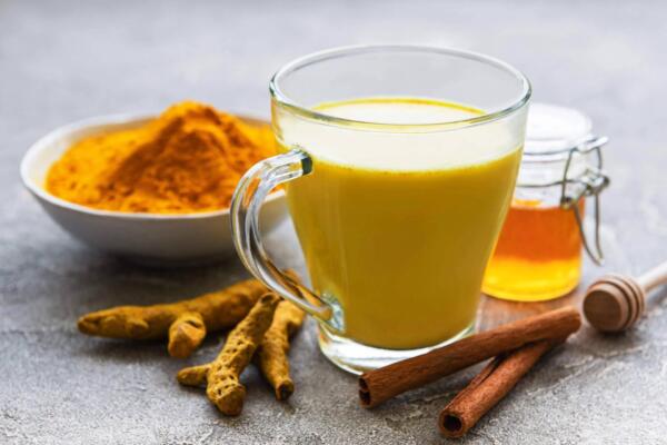 El antibiótico natural más potente se hace con cúrcuma y miel