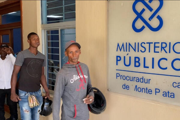 
Foto de comunitario que denunciaron que se pretende extraer oro del Parque Nacional Siete Picos.(CDN digital).
