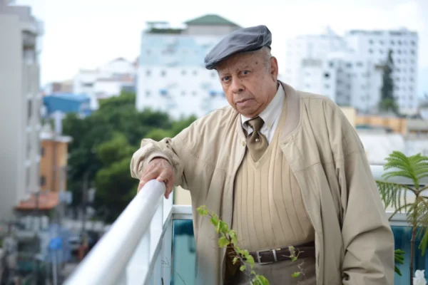 Manuel Mora Serrano narrador, ensayista, poeta, investigador literario y abogado.