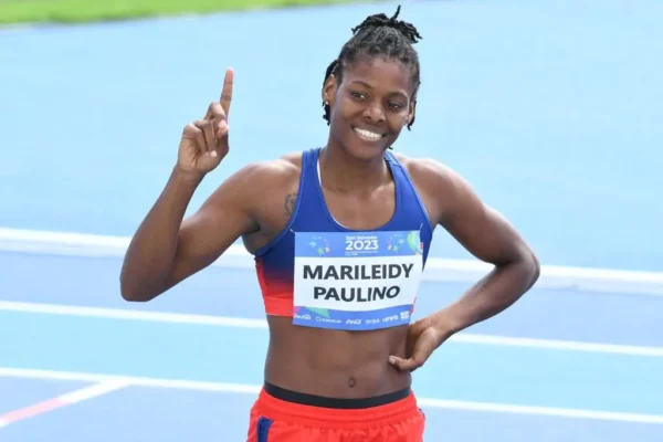 Marileidy Paulino solicita la construcción de una pista de atletismo en el municipio de Baní