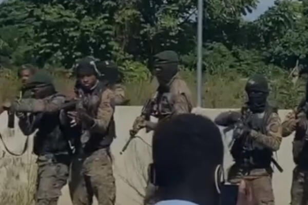 Militares dominicanos en la zona de La Vigía, en Dajabón.