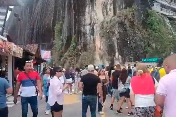 Emergencia en la piedra del Peñol: desprendimiento de material dejó 17 personas heridas