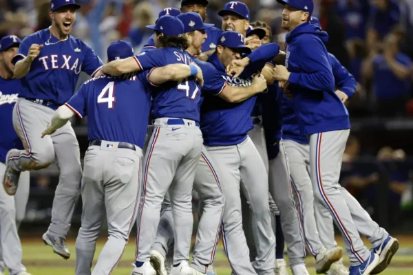 Texas ganó su primer anillo en Grandes Ligas.