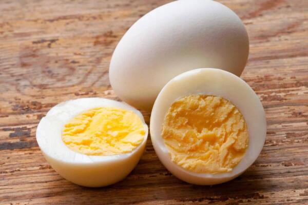 Si tienes más de 40 años, hierve tres huevos antes de dormir