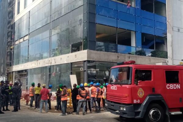 Autoridades dando asistencia en la torre próxima a la Churchill. Foto: Fuente externa 