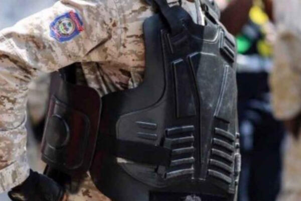 Agente de la Policía de Haití. Foto: fuente externa.