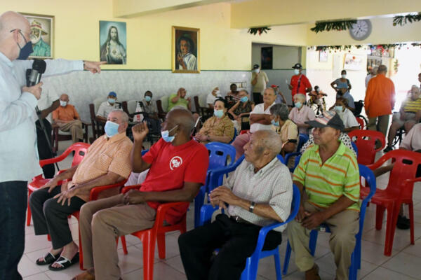 Celebración de la tradicional fiesta navideña del Asilo San Francisco de Asís. FOTO: Fuente externa