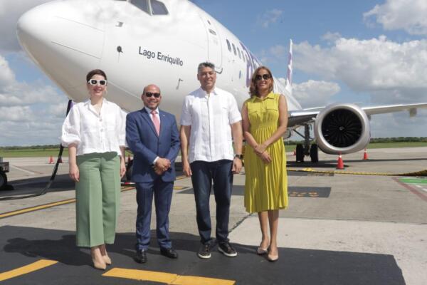 Directivos de Arajet e Impuestos Internos. Foto: fuente externa.  