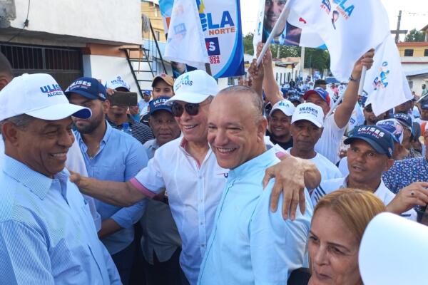 Candidato alcalde de Santiago Ulises Rodríguez