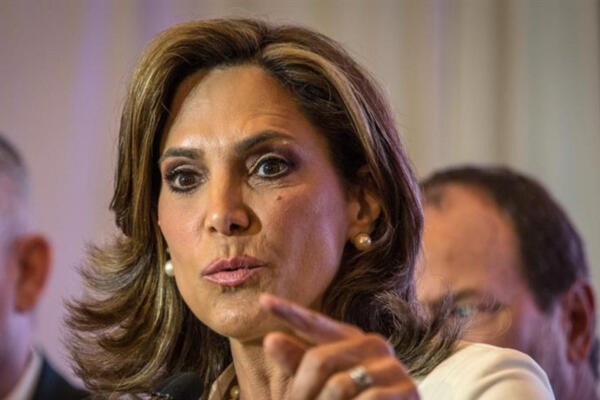María Elvira Salazar, miembro de la Cámara de Representantes de los EE. UU. regresara dinero a Víctor Manuel Rocha, acusado de espionaje. FOTO: Fuente externa