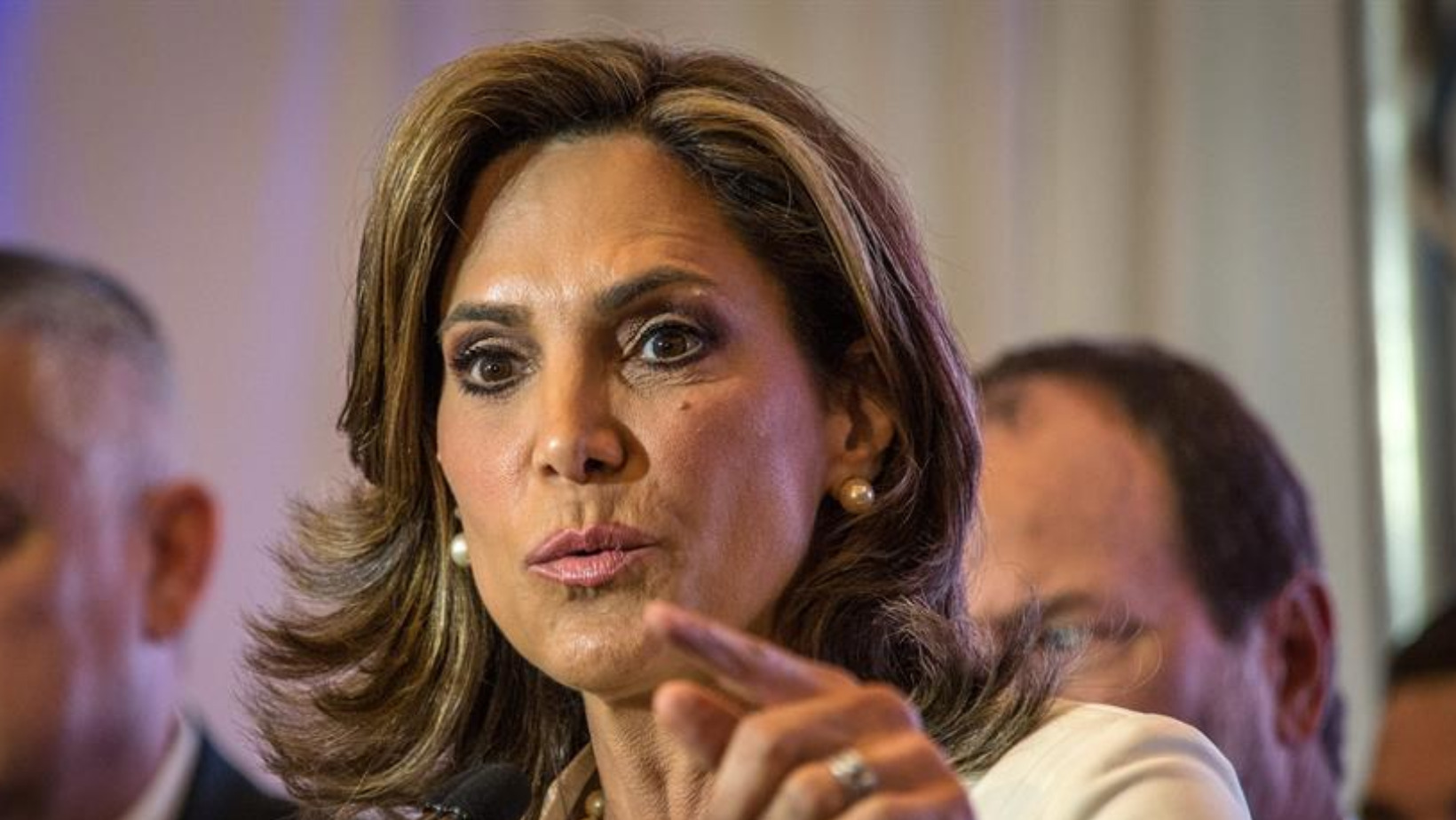María Elvira Salazar, miembro de la Cámara de Representantes de los EE. UU. regresara dinero a Víctor Manuel Rocha, acusado de espionaje. FOTO: Fuente externa