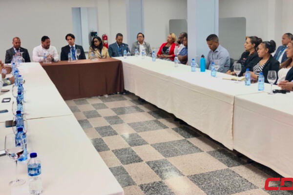 Directivos del Registro Inmobiliario junto a miembros de Asodagrim. Fuente: Externa 