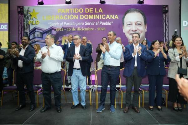 Domingo Contreras junto a su equipo de campaña. / Fuente interna.