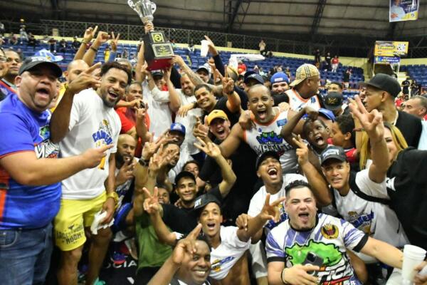 El club La Matica campeón basket La Vega