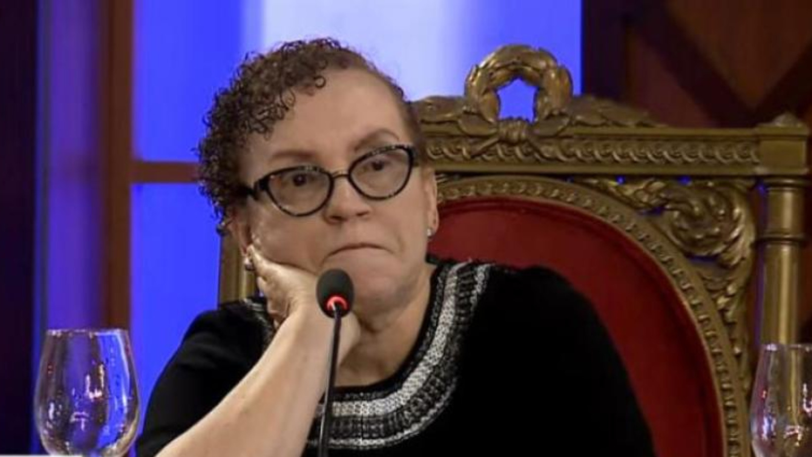 Momento en el que la procuradora General de la República Miriam Germán rompe en llanto, durante la entrevista realizada a Yildalina Noemí Taten Brache, por parte del TC. FOTO: Fuente externa