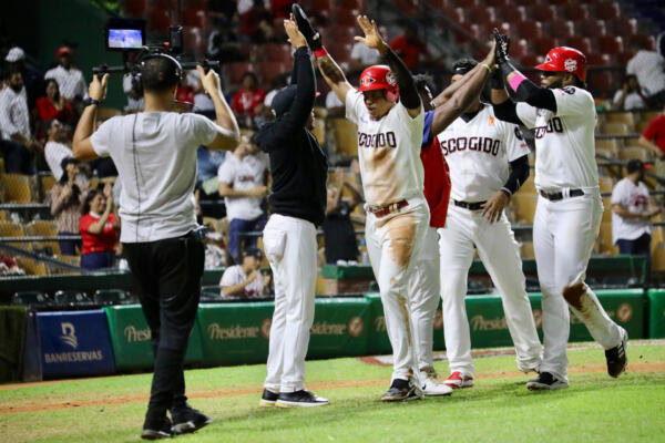Leones del Escogido blanquean a los Gigantes del Cibao (fuente externa)