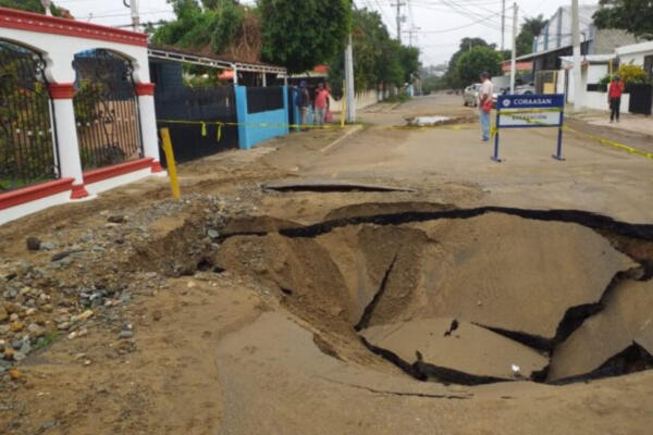 Explosión de tubería en Santiago. (fuente externa)