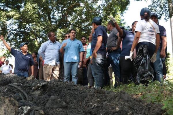 Felipe Suberví supervisando jornada simultánea de limpieza de cañadas en el Gran Santo Domingo. (Foto: Fuente externa) 