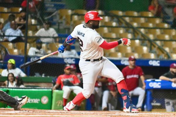 Los Leones del Escogido vencieron 6-4 el lunes a los Gigantes del Cibao para conseguir su tercera victoria consecutiva y mantenerse firmes en su lucha por la clasificación al Round Robin.