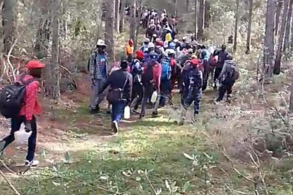 Momento exacto en el que los 324 haitianos entran a RD de manera ilegal. (fuente externa)