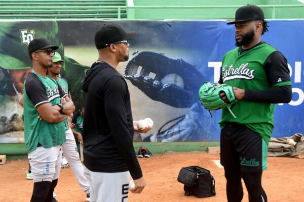 Lanzador Johnny Cueto, dirigente del pelotón de las Estrellas Orientales. FOTO: Fuente externa