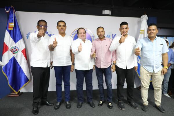 José Paliza, Gaddis Corporán y Jorgelin García Plata durante acto de juramentación. (Foto Fuente externa)