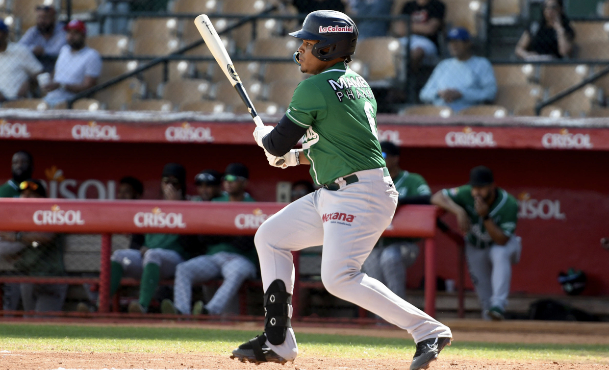 Estrellas cierran serie regular blanqueando al Licey