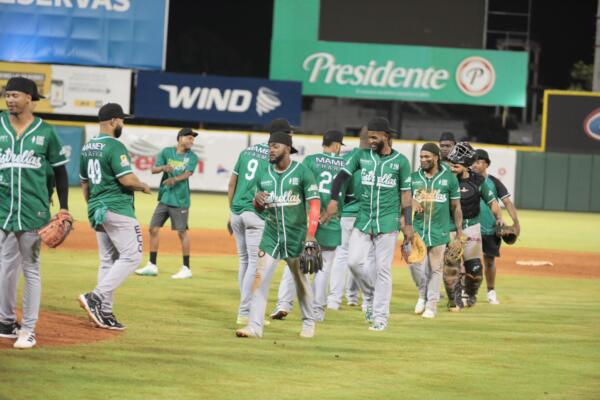 Fernando Tatis Jr., Miguel Sanó y Eguy Rosario conectaron jonrones para llevar a las Estrellas a su cuarto Round Robin seguido.