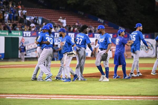 Licey gana duelo de pitcheo en inicio playoffs