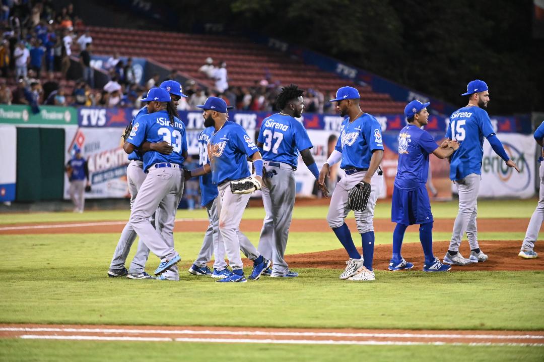 Licey gana duelo de pitcheo en inicio playoffs