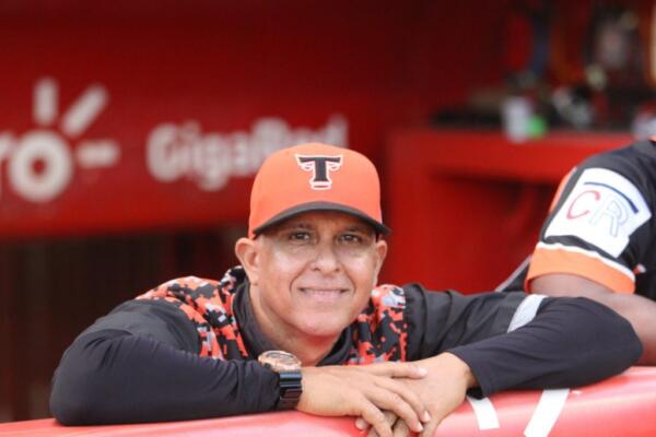 Lino Rivera despedido como manager de Toros