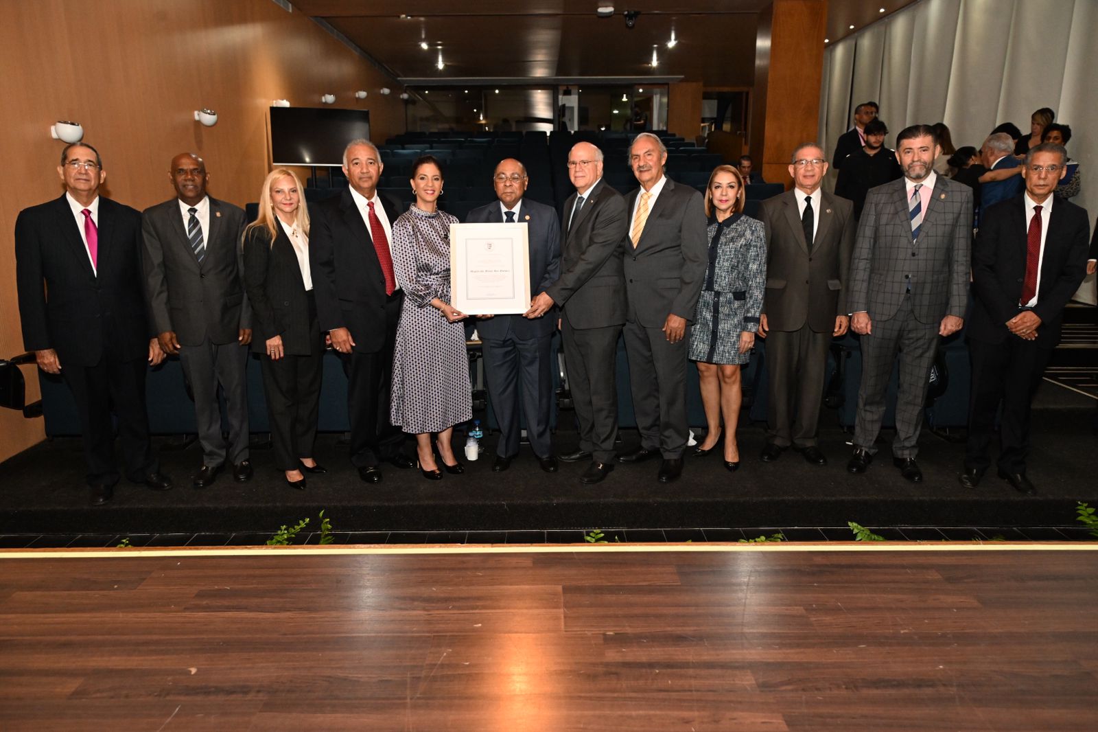 Milton Ray Guevara es reconocido por Unibe