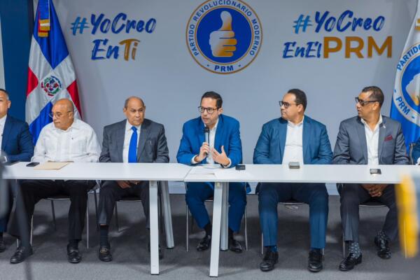 Momento de la rueda de prensa en la Casa Nacional del PRM. Foto fuente externa. 