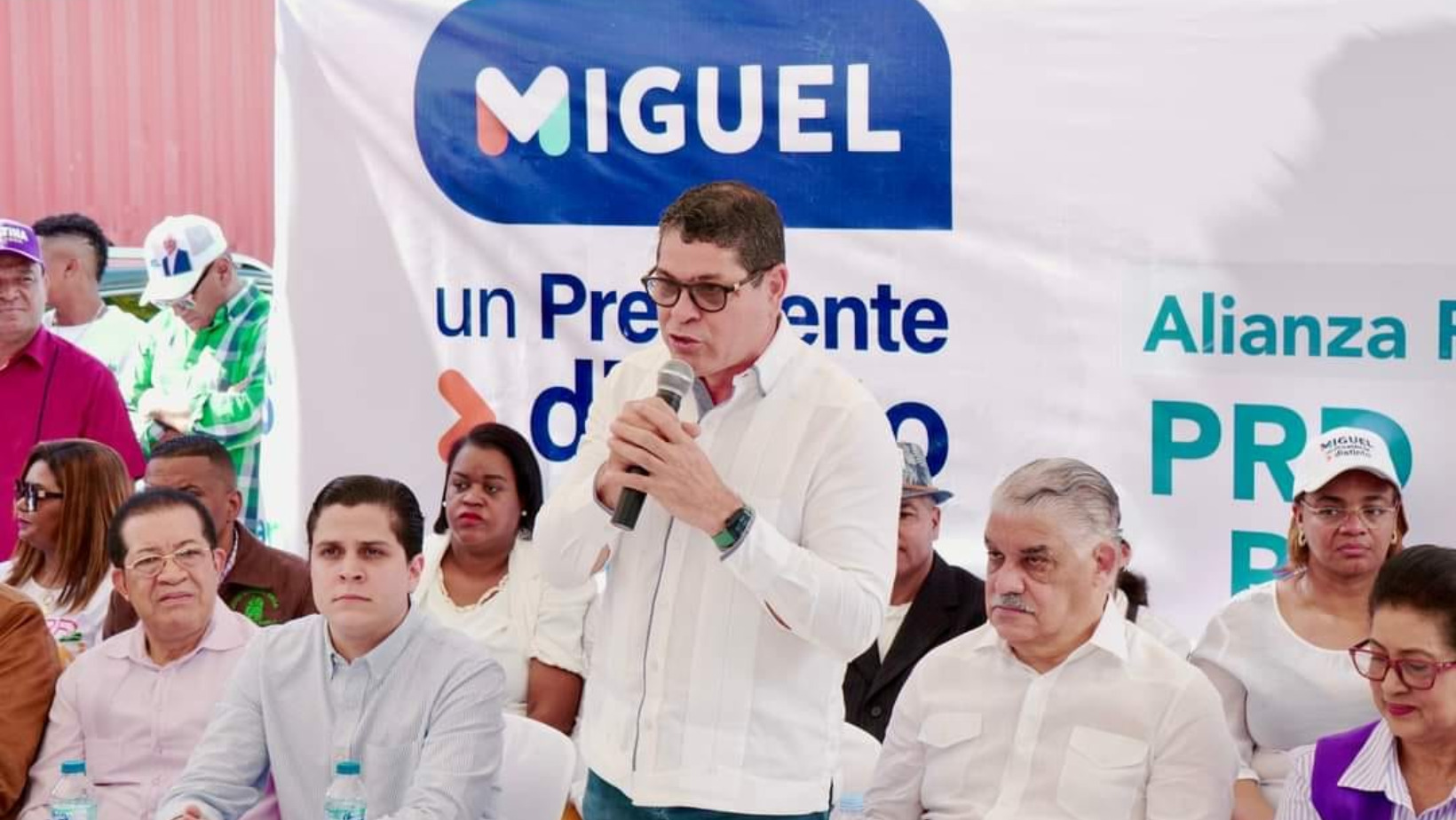 Acto de proclamación de Aquilino Serrata, por la alcaldía de Santo Domingo Oeste. FOTO: Fuente externa