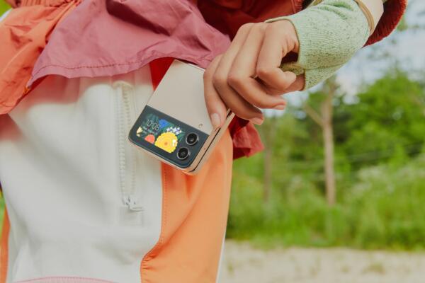 Imagen de dispositivo móvil Samsung con protector de pantalla. Foto: fuente externa.