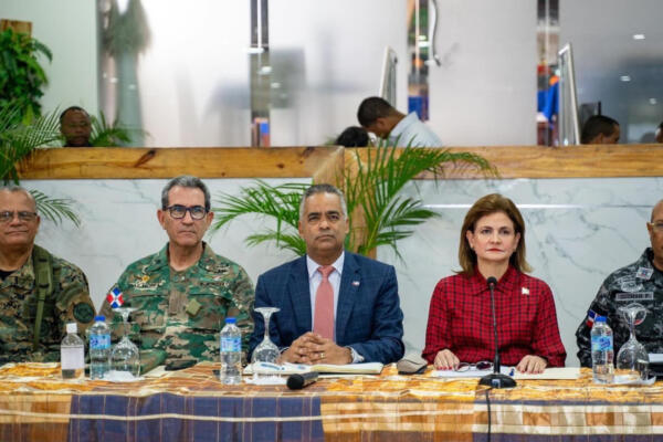 Raquel Peña, Joel Santos y Carlos Luciano Díaz Morfa. (Foto: Fuente externa) 