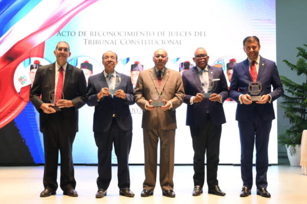 Acto de reconocimiento de los cinco jueces de esta alta corte que concluyen su periodo. (Foto: Fuente externa)