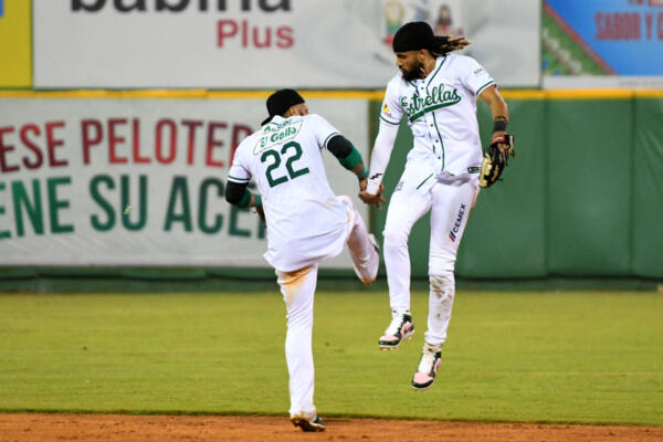 Resultados LIDOM Robinson Canó celebran triunfo Estrellas frente a las Águilas