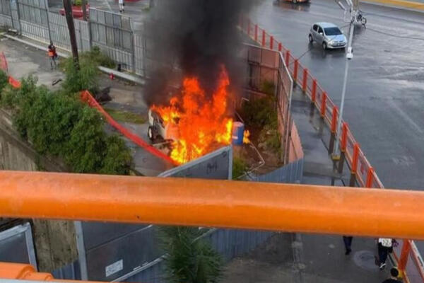 Fuego registrado en la avenida John F. Kennedy. FOTO: Fuente externa