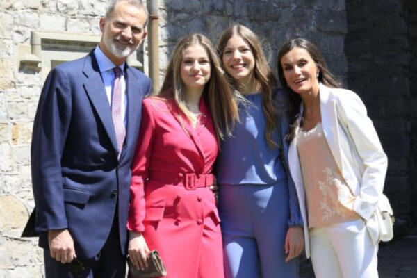 El rey Felipe VI de España, junto a su esposa la reina consorte de España Letizia Ortiz Rocasolano y sus hijas. FOTO: Fuente externa