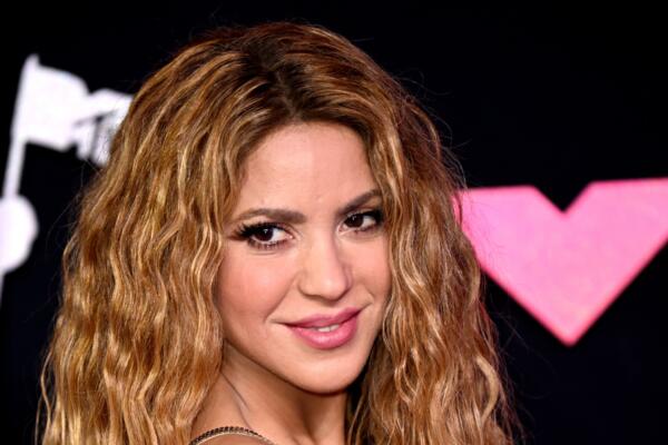 Rinden homenaje con una estatua de bronce a la cantante colombiana Shakira. Foto: Fuente externa. 