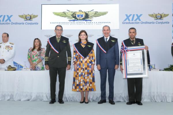 UNADE gradúa más 2,700 civiles y militares en postgrado. (CDN digital).