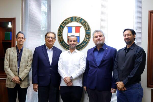 Representantes UNPHU y FAMA. Fuente: Externa