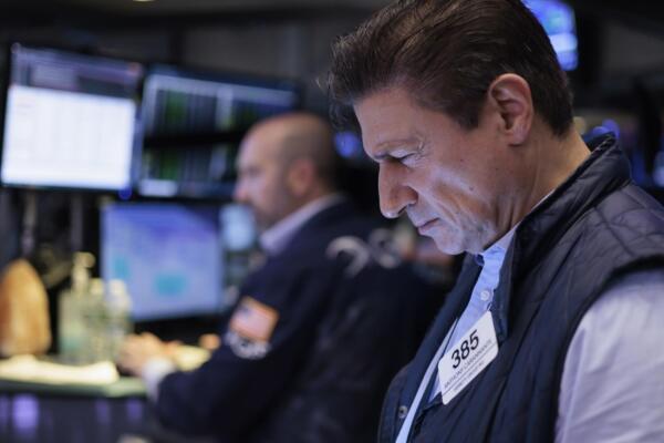 Un economista trabaja en la Bolsa de Nueva York EE.UU. Foto: fuente externa.