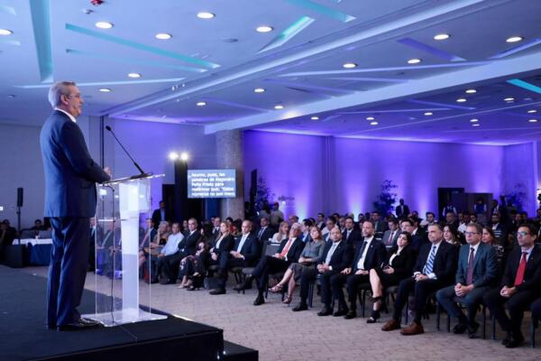 Presidente Luis Abinader mientras presenta resultados de estudio. Foto: (Fuente Externa)