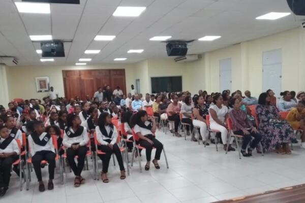Graduación de estudiantes de inglés. (Foto: Fuente Externa)