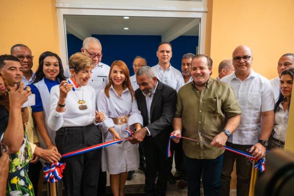 Carte de la cinta durante inauguración Palacio Distrital en Yásica Arriba