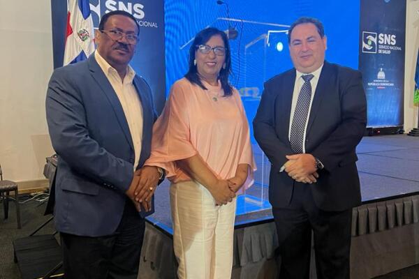 Desde la izquierda El Dr. Edisson Féliz Féliz, la Dra.Mabel Jones y el Dr.Mario Lama. (Foto: Fuente Externa)